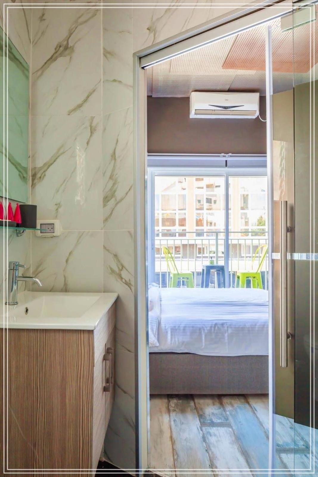 Dream Beach 98 Hotel And Spa Tel Awiw Zewnętrze zdjęcie